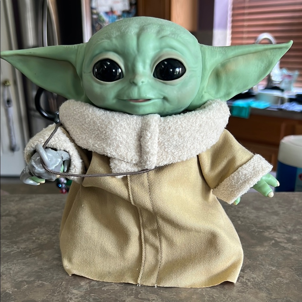 Hasbro Baby Yoda Green and Tan Animated Figure